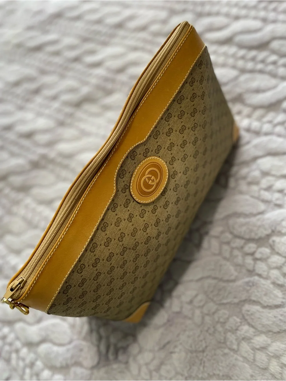Gucci vintage pristine pouch w COA - Picture 10 of 12